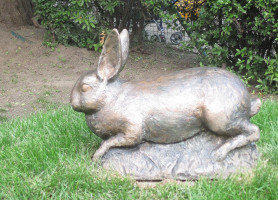 Több állat kapott szobrot Budapesten, mint nő