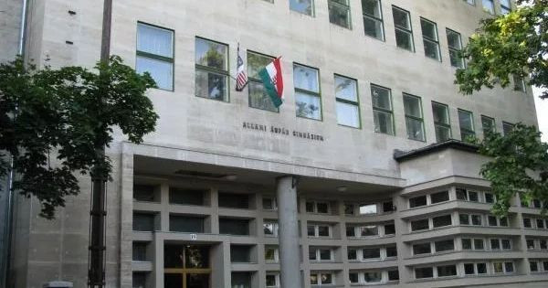 Háborognak a szülők, mert a Nemzeti Közszolgálati Egyetem venné át az Óbudai Árpád Gimnáziumot