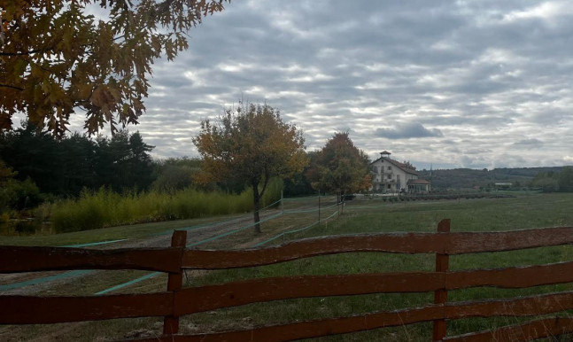 Hadházy: Szökőkutas tava is van Szirákon a Ripost alapítójának