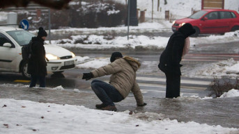 Narancs riasztás az ónos eső miatt, ne üljön autóba, ha nem muszáj