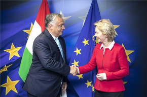 Ursula von der Leyen nem jön júliusban Budapestre, Orbánt Viktort pedig nem fogadja az EP