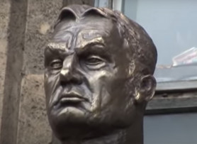 Dopeman: Hiba volt Orbán hungarocell-szobrát rugdosni