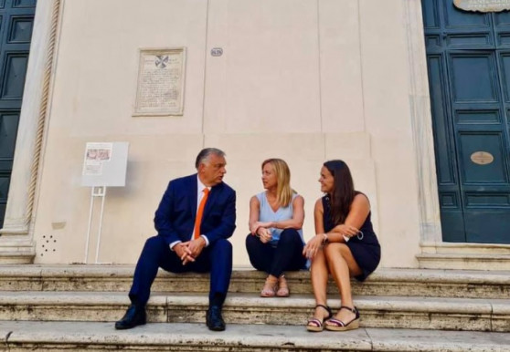 HVG: Orbán fizetett, hogy részt vegyen a római katolikus találkozón