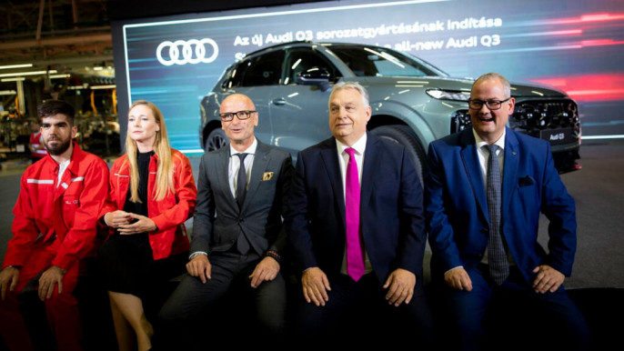 A német autóipar vakon fogad Orbánra – ez nagy kockázat lehet