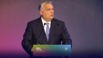 Orbán a Willkommennskulturról beszélt a debreceni BMW gyár átadóján