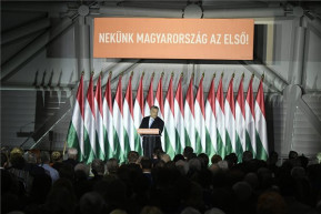 Applebaum: Nincs demokrácia, Orbán elcsalta a választásokat