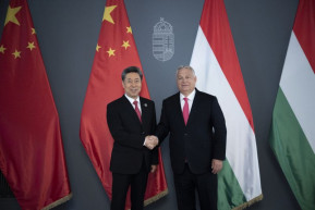 Orbán a Kínai Kommunista Párt Központi Politikai és Jogi Bizottságának titkárával tárgyalt