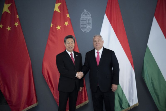 Orbán a Kínai Kommunista Párt Központi Politikai és Jogi Bizottságának titkárával tárgyalt