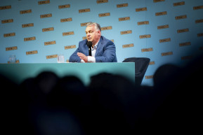Orbán: A kétharmad áll, mint a cövek, kell még tíz év a tervekhez