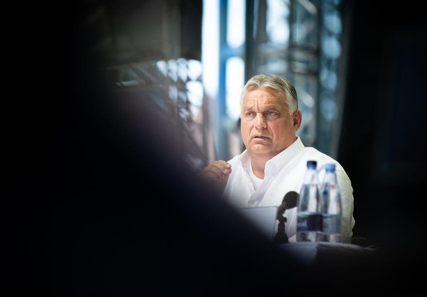 A hiteltelen - Szénási Sándor jegyzete