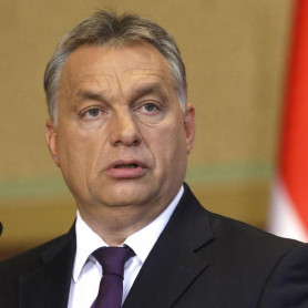 Orbán a rezsivédelmi alapba irányítja a benzin 