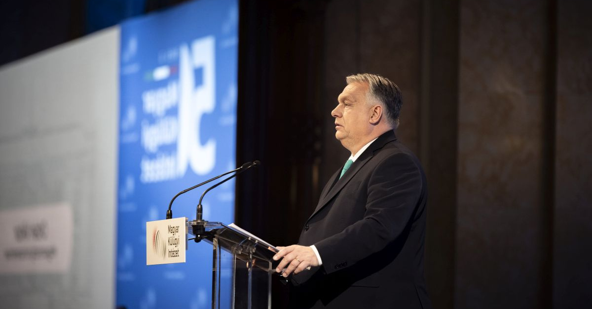 Orbán Viktor a Külügyi Intézetben: Mostantól önök közvetlenül nekem dolgoznak