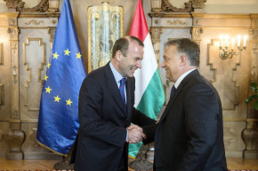 Háttértárgyalásokba kezdett Orbán Weberrel?