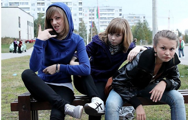 Orosz tinik teherbeesését propagálja a Kreml