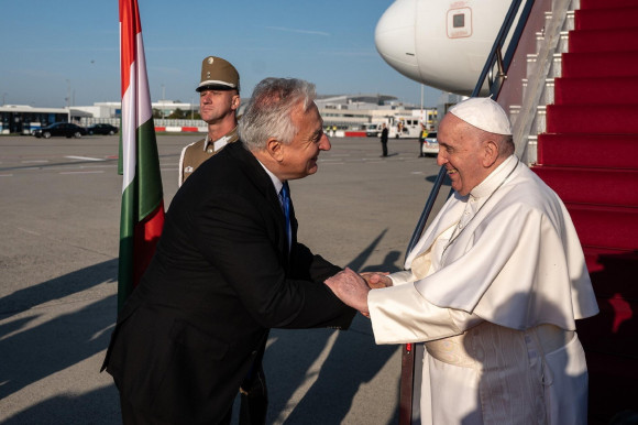 Pápalatolgatás – Hardy Mihály jegyzete