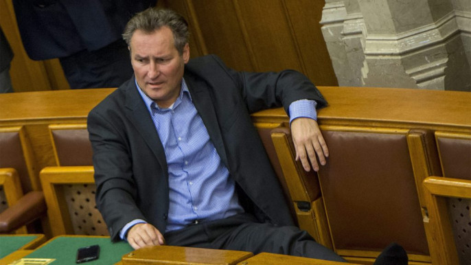 Öt év alatt 228 milliót kaszált Papcsák Ferenc az Uzsoki VIP-részlegével