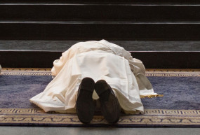 Papok a tű fokán innen és túl – Dési János jegyzete