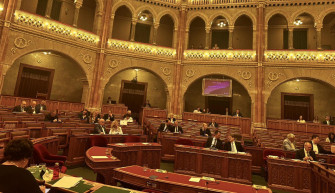 A parlament feloszlatását kezdeményezi a DK