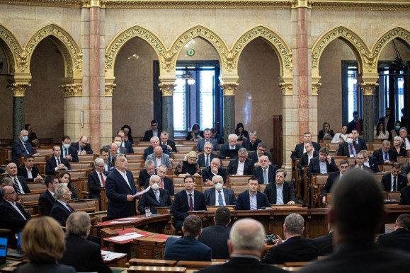 Elfogadták a MOK-törvényt 