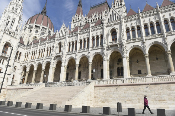 Kezdődik a szuverenitásvédelminek nevezett törvénycsomag parlamenti tárgyalása