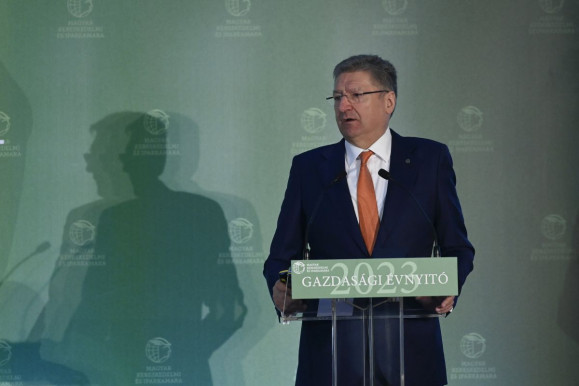 Parragh szerint komoly kockázat, hogy mikor ér utol minket Románia