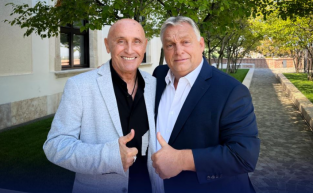 Pataky Attila szerint Azahriah ugyan tehetséges, de összekeveri  a diktatúrát a szabadsággal 