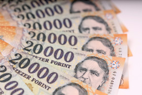 Magyar Péter szerint számos NER-es vállalkozó próbálja külföldre menekíteni a pénzét