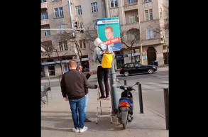 Kérdőre vonta a plakátrongálót a momentumos, futás lett a vége