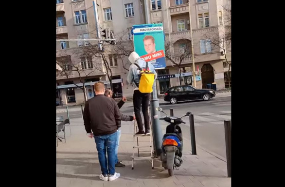 Kérdőre vonta a plakátrongálót a momentumos, futás lett a vége