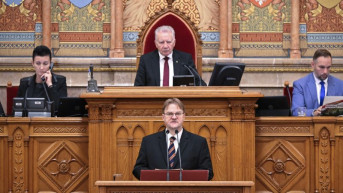 A veszélyhelyzet meghosszabításáról vitáztak a parlamentben