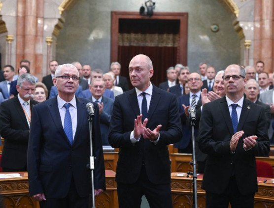 Egy fideszes javaslat szerint ezentúl az Alkotmánybíróság dönthetné el, melyik munkatárs mennyit keres