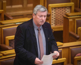 Fideszes képviselő: Túl erősek lettek lettek egyes magyar egyetemek, ez a baja Brüsszelnek