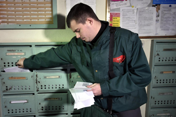 Növekvő bevétel, csökkenő profit a Magyar Postánál