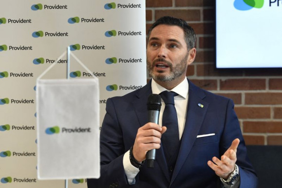 A szegényeken keres és jó kormányközeli kapcsolatai vannak a Providentnek, a szabályozás meg nem haladt