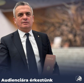 Ferenc pápa megáldotta az Istenfélő magyar borászok tokajiját 