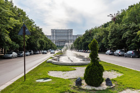 Bizalmatlansági indítvánnyal borult a román koalíció