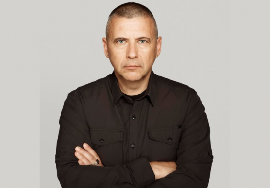 Vizsgálat indult egy rendőr ellen, aki a hátsó kijáraton engedte ki Ruszin-Szendi Romuluszt kihallgatása után