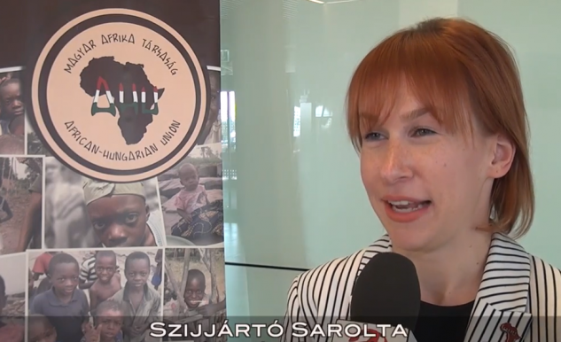 Szijjártó Péter testvére, Sarolta autós portálba vette be magát 