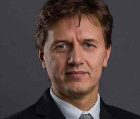 Deepfake videó terjed Schwab Richárdról, feljelentést tettek