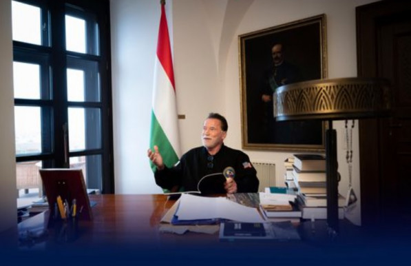 Schwarzenegger Kamala Harrisre szavaz az elnökválasztáson