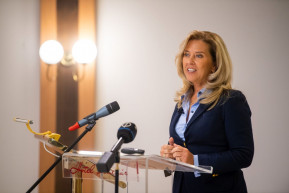 Selmeczi Gabriella törvényt módosíttatna, hogy transz nőknek mégse járjon a Nők 40