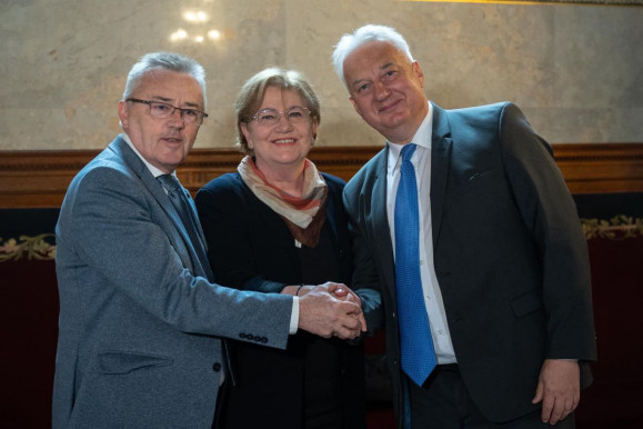 A friss KDNP-s Szili Katalin 13,7 millióért ad tanácsot a Miniszterelnökségnek