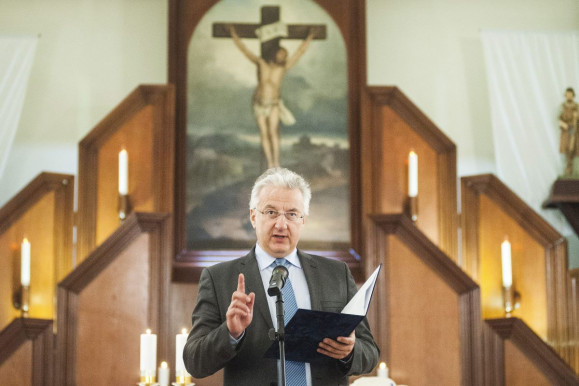 Semjén: Vérlázító botrány, ami a Szőlő utcában történt