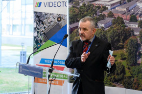 A Videoton Holding vezérigazgatója bírálja a kormányt, aggódik az EU- és NATO-tagságunk miatt