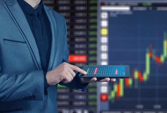 Csaba László: óvatosan a számokkal