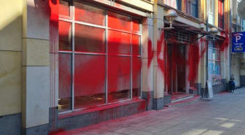 Vörös festékkel öntötték le a stuttgarti magyar konzulátust