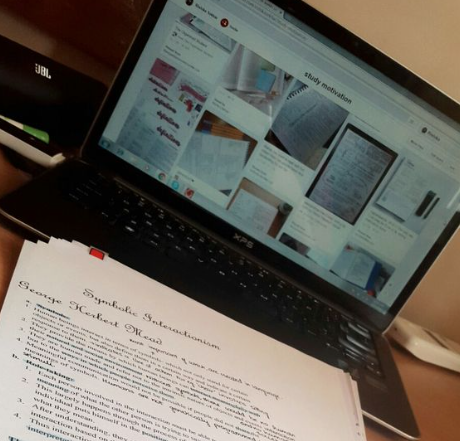 Momentum: Elveszik a mobilokat, de az iskolai számítógépek zöme elavult