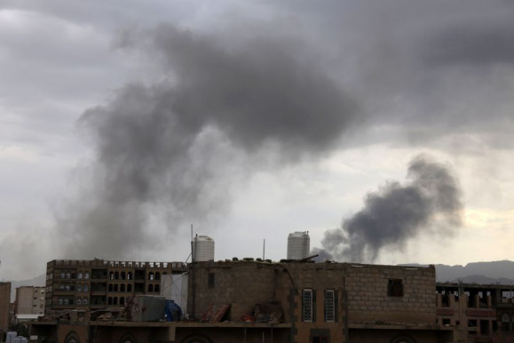 A húti lázadók központját támadta Izrael Jemenben