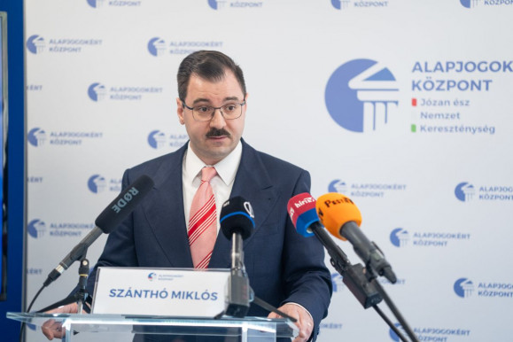 Az Alapjogokért Központ vezetője már trumpi szókészletet használ