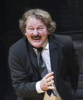 Mi akarsz te lenni!? – Jött a pofon, de hiába